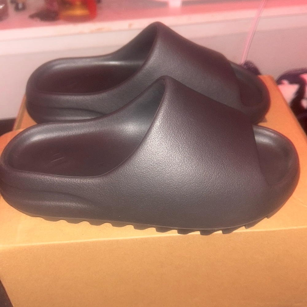 Yeezy Slides Onyx Size 6